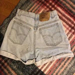 Levi’s Light Wash High Waisted Jean Mom Shorts 0/2